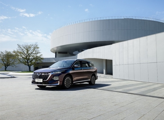 Midsize SUV Wuling KaiJie 2024 Hybrid Four Seats Energy Vehicle with Lithium Battery