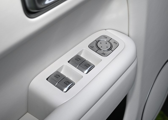 Li Xiang L9 SUV 65L Fuel Tank Capacity and State-of-the-Art Swing Door Technology