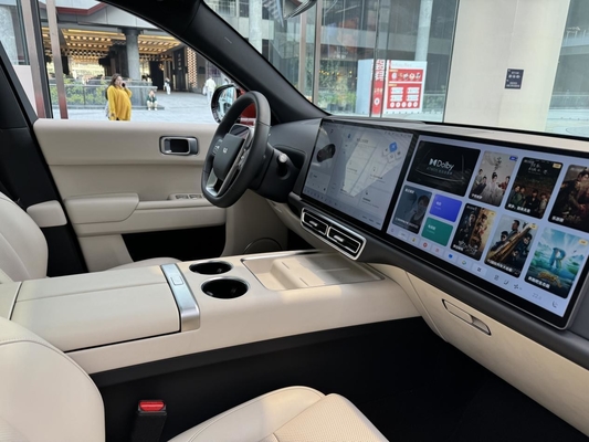 Extra Large Five Seater Trunk Electric Car L7 Pro in Silvery for 2024 Energy Vehicles