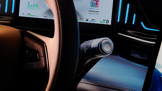 Geely L6 Embracing Cockpit and Galaxy Colorful White for 5 Seats Energy Vehicle Model