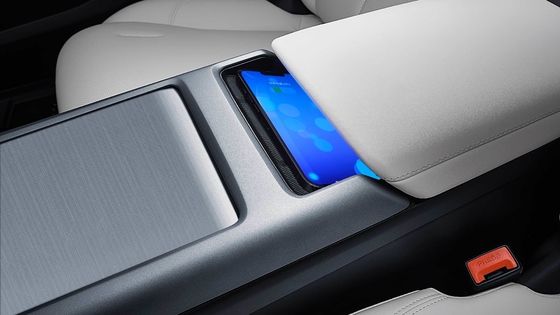 Geely L6 Embracing Cockpit and Galaxy Colorful White for 5 Seats Energy Vehicle Model